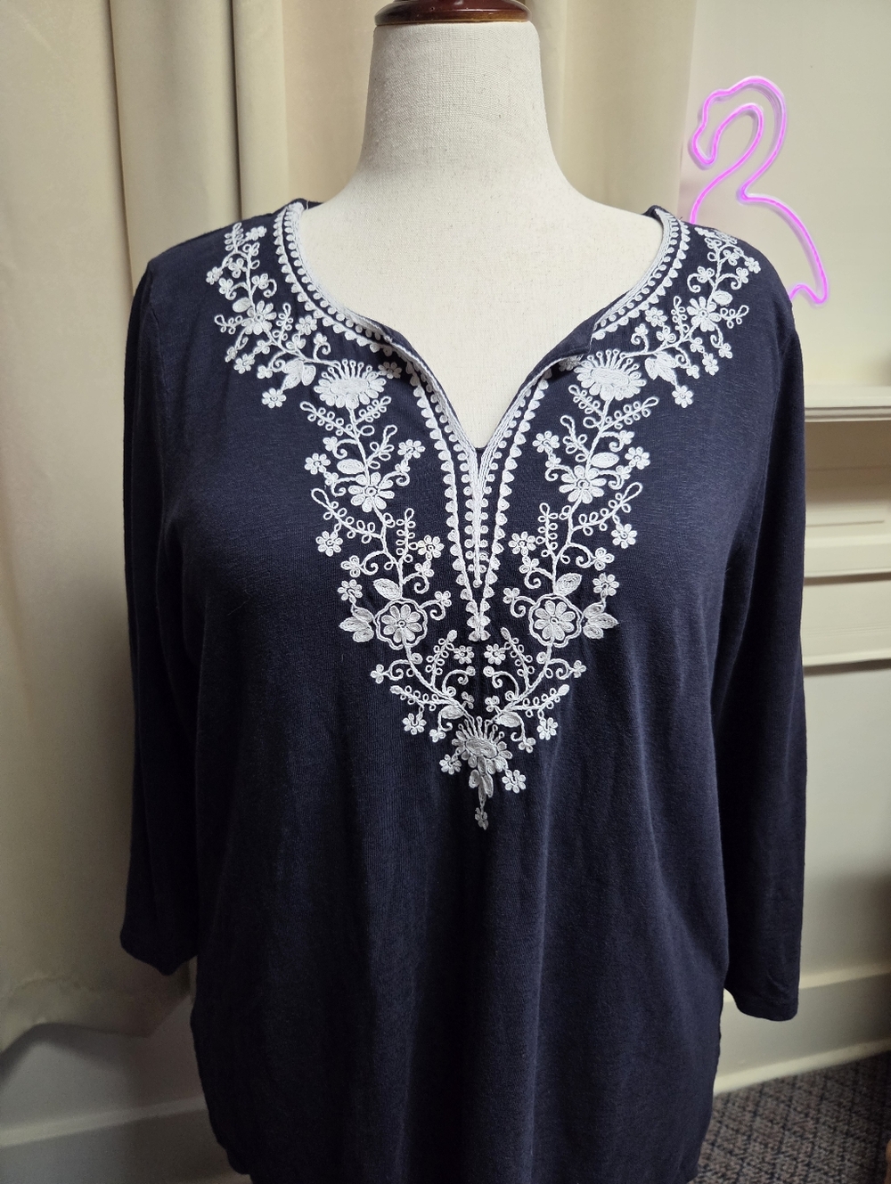 Talbots Embroidered V-Neck Women's Top - Navy with White Floral Detail Size XL